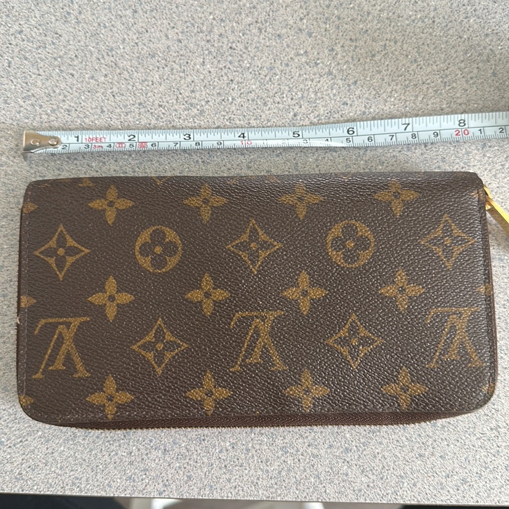 Louis Vuitton wallet - Picture 11 of 12